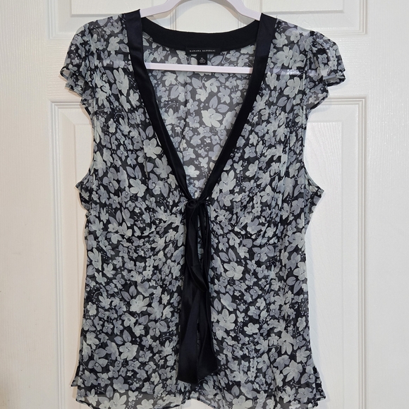 Banana Republic Black and White Floral Blouse - Picture 2 of 7